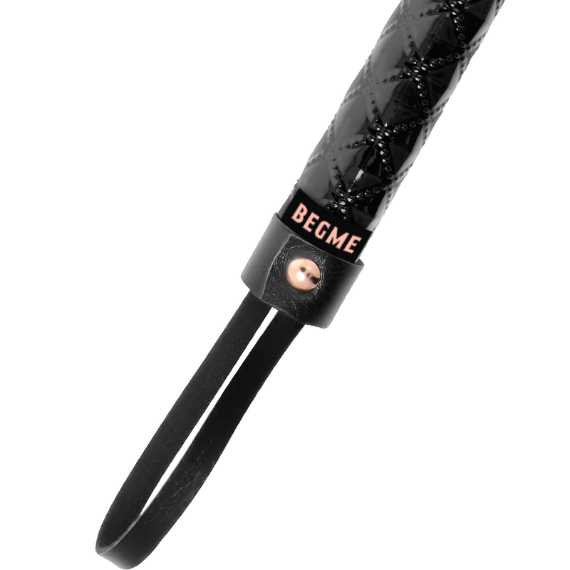 BEGME - FLOGGER DE CUERO VEGANO EDICIÓN NEGRA