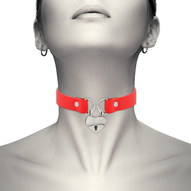 COQUETTE CHIC DESIRE - COLLIER EN CUIR VEGAN ROUGE AVEC ACCESSOIRE COEUR ET CLÉ