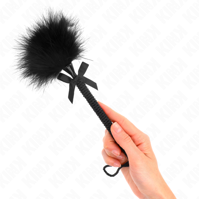 KINK - VARITA DE CUERDA DE NYLON CON PLUMAS DE COSQUILLEO Y LAZO NEGRO 25 CM