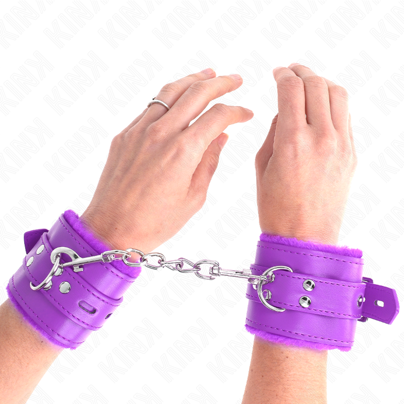 KINK - ATTACHES DE POIGNET DOUBLÉES DE FOURRURE AVEC TROUS CARRÉS VIOLET ET CEINTURE VIOLET RÉGLABLE 17-29 CM X 6 CM