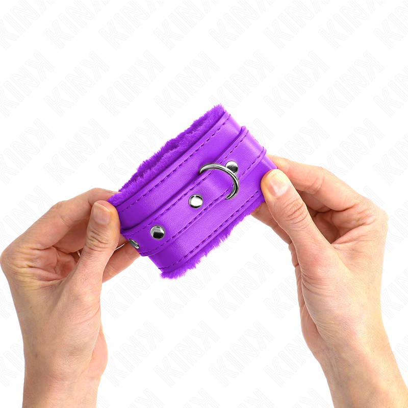 KINK - ATTACHES DE POIGNET PREMIUM DOUBLÉES DE FOURRURE VIOLET AVEC CEINTURE VIOLET RÉGLABLE 17-29 CM X 6 CM