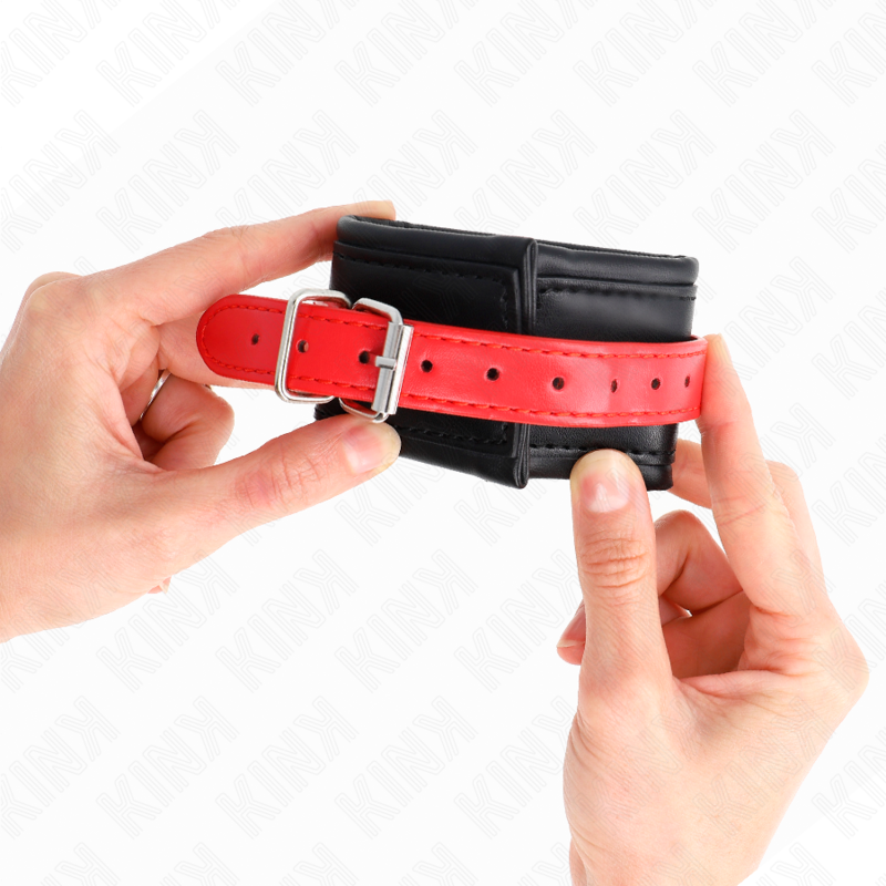 KINK - SUJECIONES DE MUÑECA NEGRAS CON CINTURÓN ROJO AJUSTABLES 17-28 CM X 6 CM