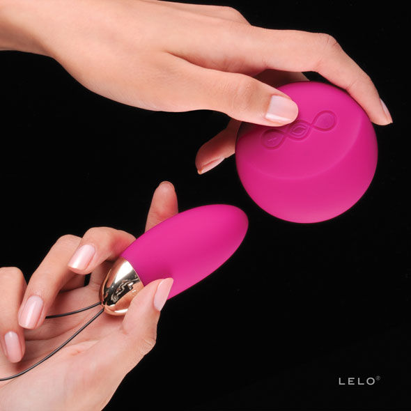 LELO - LYLA 2 INSIGNIA DESIGN EDITION HUEVO MASAJEADOR FUCSIA