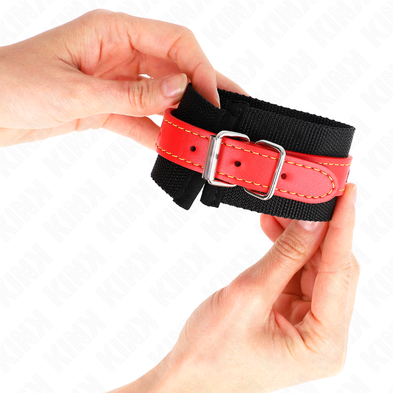 KINK - SUJECIONES DE MUÑECA DE NYLON NEGRAS CON CUERO SINTÉTICO ROJO AJUSTABLES 19-24 CM X 5,5 CM