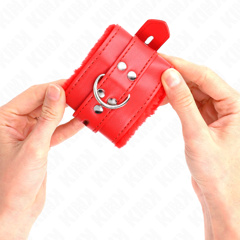 KINK - ATTACHES DE POIGNET DOUBLÉES DE FOURRURE AVEC TROUS CARRÉS ROUGES ET CEINTURE ROUGE RÉGLABLE 17-29 CM X 6 CM