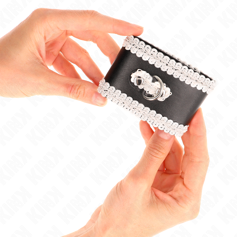 KINK - SUJECIONES DE MUÑECA NEGRAS CON ENCAJE DECORADO BLANCO AJUSTABLE 20-23 CM X 5,5 CM